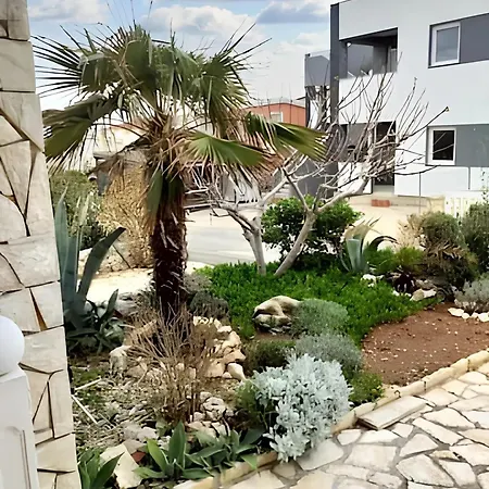 Cosy In With Mountain View, 35 M² Daire Vir