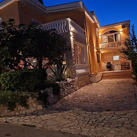 Cosy In With Mountain View, 35 M² Apartman Vir
