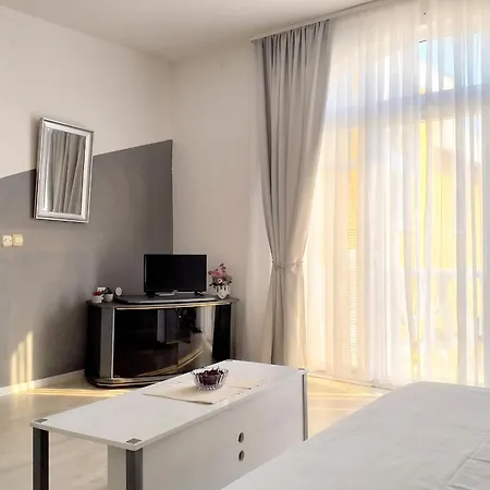Cosy In With Mountain View, 35 M² Apartman Vir
