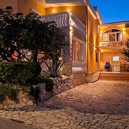 Apartman Cosy In With Mountain View, 35 M² Vir