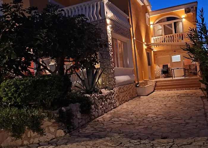 Cosy In With Mountain View, 35 M² Apartment Vir